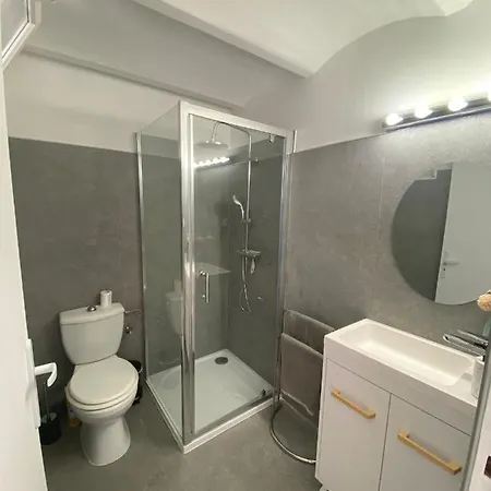 Le Rocher, * Мантон